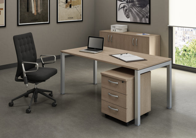 Scrivania con fianchi in metallo a sezione quadrata 50x50 da ufficio cm. 140/160/180x80x74,6h