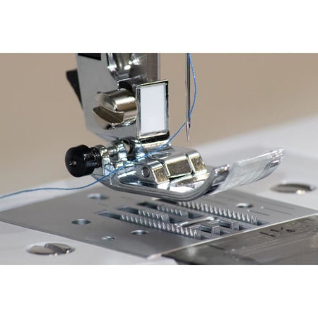 BROTHER FS70WTx Macchina da cucire elettronica - 70 punti - Infila ago - Display LCD - Tasti di selezione - Braccio libero