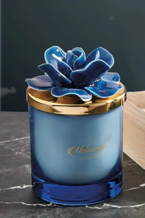 Candela in vetro artigianale Melaverde con tappo fiore blu, bomboniera per matrimonio o promessa