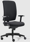 Poltroncina nera imbottita per ufficio operativo con braccioli neri ignifuga