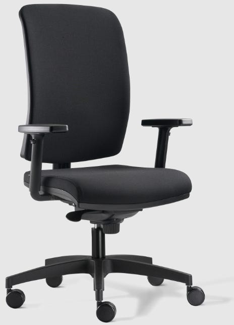 Poltroncina nera imbottita per ufficio operativo con braccioli neri ignifuga