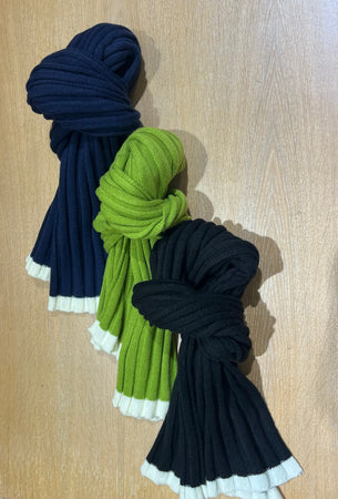 Sciarpa a coste c/contr: