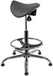 Sgabello ergonomico con poggiapiedi e base in acciaio cromato cm. 35x63x59/84h