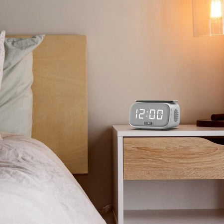 Sveglia con carica altoparlante - EVOOM - EV304601 - Bianca con caricatore wireless e altoparlante integrato