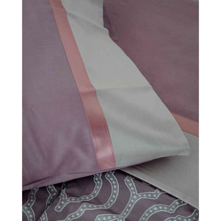 completo-lenzuola-matrimoniali-perla-100-cotone-e-bordo-in-raso-malva-e-rosa