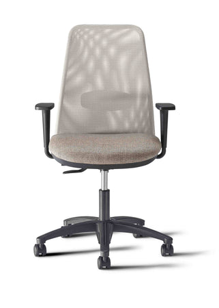Sedia ergonomica in rete con supporto lombare regolabile integrato e braccioli