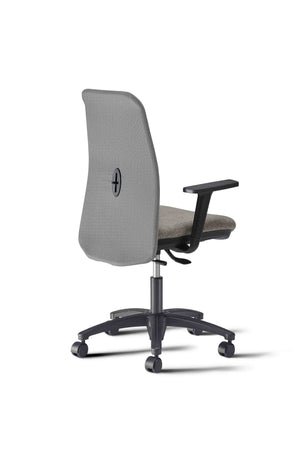 Sedia ergonomica in rete con supporto lombare regolabile integrato e braccioli