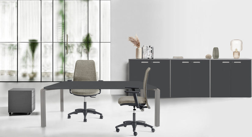 Sedia ergonomica in rete con supporto lombare regolabile integrato e braccioli