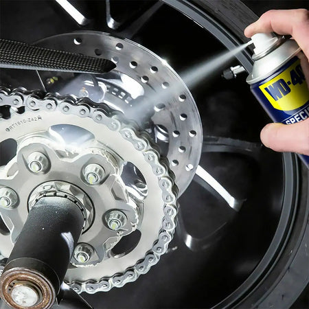 WD-40 grasso catena moto