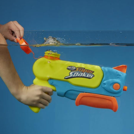Nerf Super Soaker Wave Spray, Water Blaster, l'ugello rotante crea getti ondulati, giocattolo d'acqua per esterni
