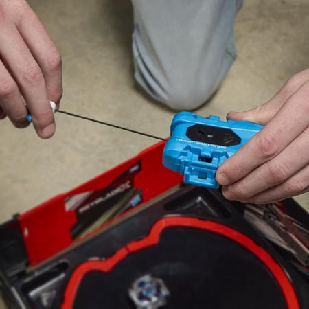 Beyblade X Pack Cobalt Dragoon 2-60C con lanciatore di corde Deluxe, trottola con rotazione a sinistra, età 8+