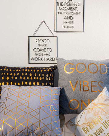 Vetrina "Blanc" in MDF con finitura Bianca opaca, maniglie in poliresina