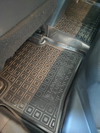 Set tappetini di gomma su misura per Toyota Corolla (2019+), hybrida