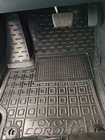 Set tappetini di gomma su misura per Toyota Corolla (2019+), hybrida