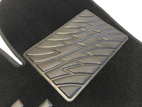 Set tappetini in moquette su misur per Jeep Compass (2017+)