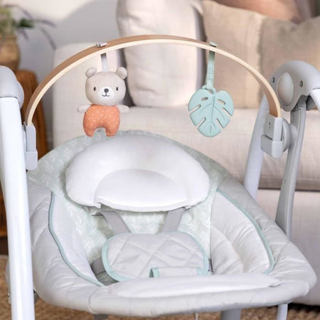 INGENUITY Sdraietta per bambini, altalena elettrica pieghevole - Cosy Spot - arco giochi rimovibile, impostazioni di oscillazione, timer, reclinazione