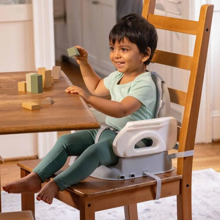 Asiento elevador plegable INGENUITY Deluxe gris, portátil con bandeja y correas incluidas