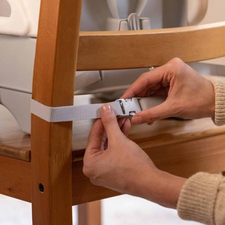 Asiento elevador plegable INGENUITY Deluxe gris, portátil con bandeja y correas incluidas