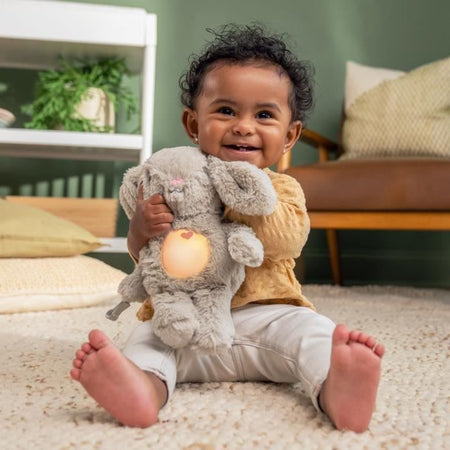 Luce notturna per bambini INGENUITY, peluche a forma di coniglio, peluche Sylvie, risponde al pianto del bambino, musicale, luminosa, rumore bianco e clip per ciuccio