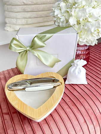 Schiaccianoci con contenitore cuore Special Gifts FD5/S