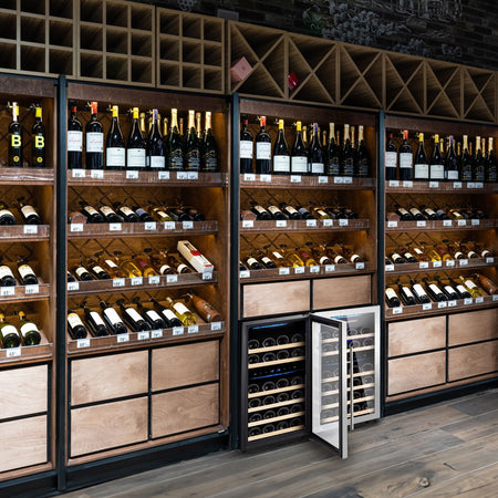 Cantinetta refrigerante con porta in vetro, capienza 33 bottiglie