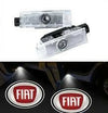 Luci cortesia LED Logo Fiat con proiezione luce sottoporta. Illumina il pavimento ad apertura della portiera.