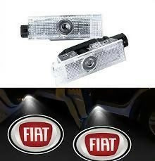 Luci cortesia LED Logo Fiat con proiezione luce sottoporta. Illumina il pavimento ad apertura della portiera.