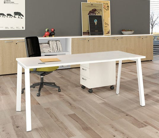 Scrivania per ufficio operativo in melaminico con 4 gambe metalliche cm. 120/140/160/180x80x72,5h
