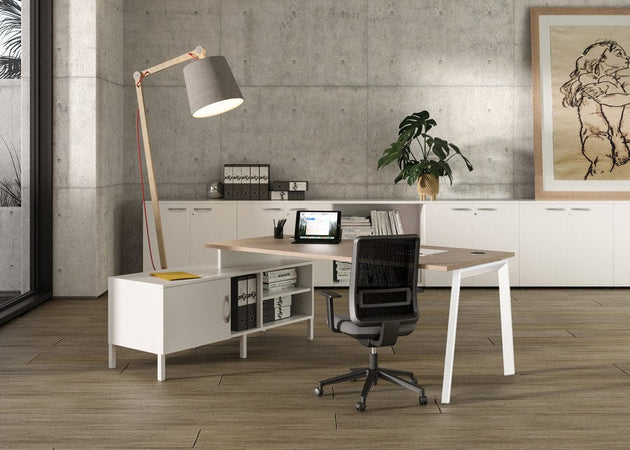 Scrivania per ufficio operativo in melaminico con 4 gambe metalliche cm. 120/140/160/180x80x72,5h