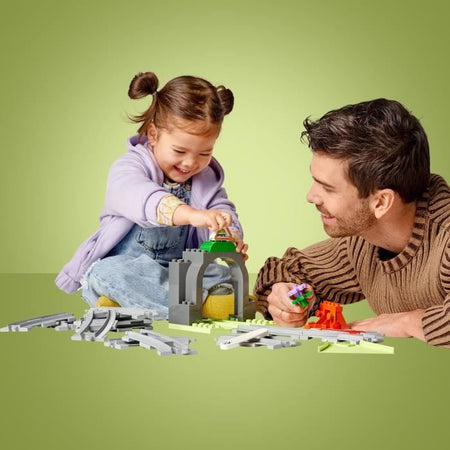 LEGO DUPLO My Town 10425 Set di espansione: binari del treno e tunnel - Giocattolo per bambini