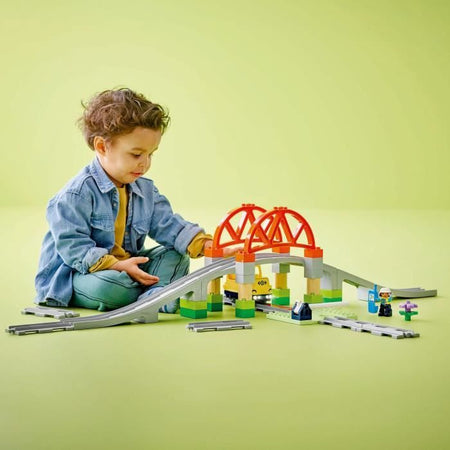 LEGO DUPLO My Town 10426 Set di espansione: binari del treno e ponte - Giocattoli per l'apprendimento precoce