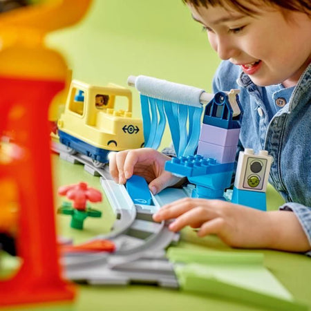LEGO DUPLO My Town 10428 Il grande treno interattivo della comunità - Giocattoli per l'apprendimento precoce 3 anni