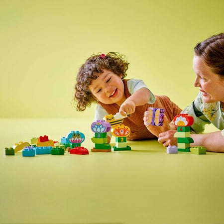LEGO DUPLO My Town 10444 Il giardino creativo e i fiori - Set da costruzione per bambini di 2 anni