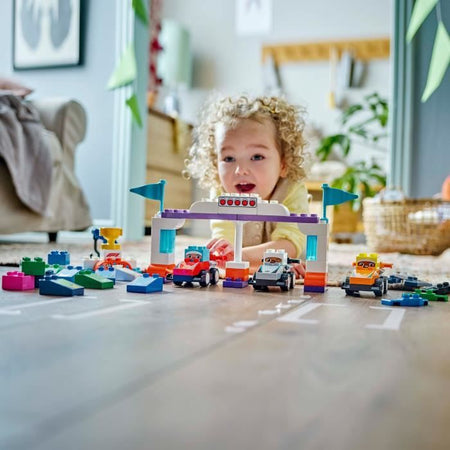 LEGO DUPLO My Town 10445 Auto da corsa e piloti di un team di F1 - Giocattolo 2 anni