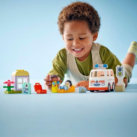LEGO DUPLO 10447 L'ambulanza e l'autista - Giocattolo interattivo per bambini dai 2 anni in su