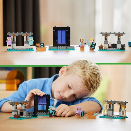 LEGO 21252 Minecraft L'Armeria, giocattolo con lavorazione delle armi con personaggi dei videogiochi, minifigure di Alex