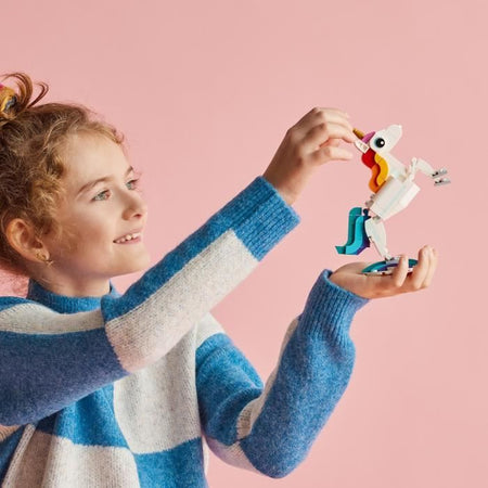 Lego Creator 3-in-1 31140 The Magic Unicorn, Ippocampal e Pavone giocattolo, Figurine per animali