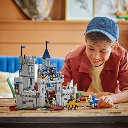 LEGO Creator 3 in 1 31168 Castello dei cavalieri medievali - Set di costruzioni per bambini dai 9 anni in su