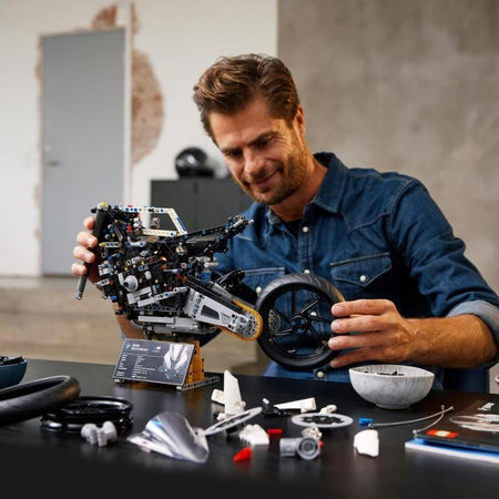 Lego Technic BMW M 1000 RR Modellino in Scala di Moto per Adulti, Modellino ed Display, Idea Regalo 42130