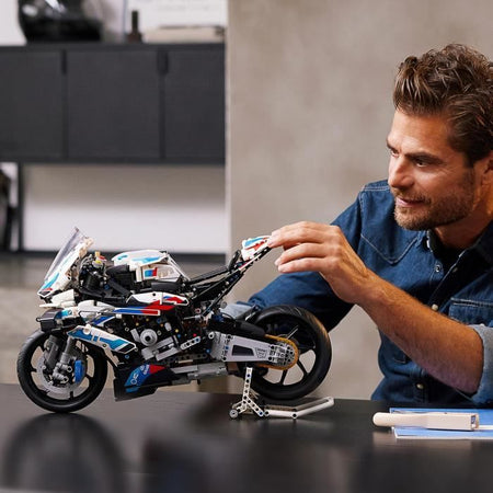 Lego Technic BMW M 1000 RR Modellino in Scala di Moto per Adulti, Modellino ed Display, Idea Regalo 42130