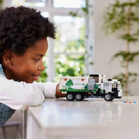 LEGO Technic 42167 Mack LR Camion della spazzatura elettrico, camion elettrico giocattolo, veicolo per il riciclaggio