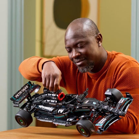 LEGO Technic 42171 Mercedes-AMG F1 W14 E Performance, replica, decorazione del desktop