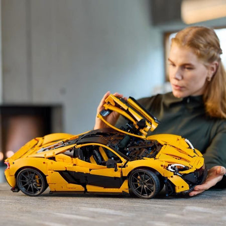 LEGO Technic 42172 McLaren P1 - Kit modello Hypercar per appassionati di veicoli adulti