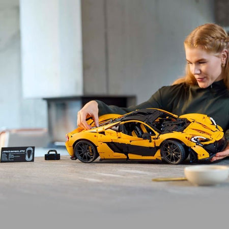 LEGO Technic 42172 McLaren P1 - Kit modello Hypercar per appassionati di veicoli adulti