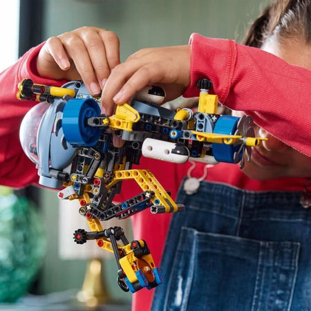 LEGO Technic 42201 Il sottomarino per la ricerca negli abissi marini - Set da costruzione per bambini di 9 anni