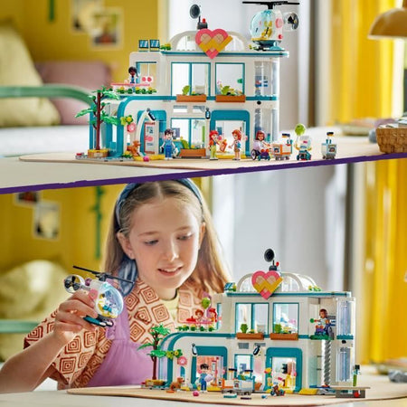 LEGO 42621 Friends Ospedale di Heartlake City, giocattolo con elicottero e minifigure tra cui Autunno e un cane