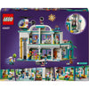 LEGO 42621 Friends Ospedale di Heartlake City, giocattolo con elicottero e minifigure tra cui Autunno e un cane