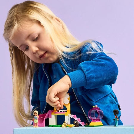 LEGO Friends 42665 Parco giochi per cuccioli - Set di gioco creativo per bambine di 4 anni - Scivolo