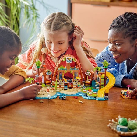 LEGO Friends 42673 Vacanza al Beach Resort - Set di costruzioni per bambine dagli 8 anni