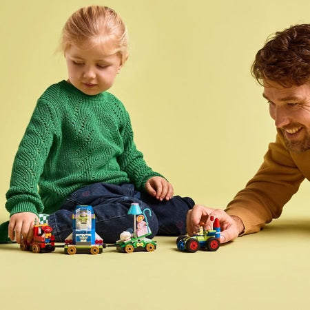 LEGO  Disney e Pixar 43264 Toy Story Party Train e RC Car - Giocattolo per bambini di 4 anni